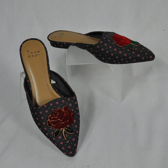 A New Day Rose Embroidered Green Slip On Mules Women Size 8 - Picture 1 of 5